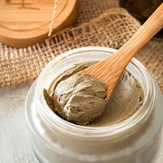 Pâte d'argile exfoliante aux noyaux d'olive